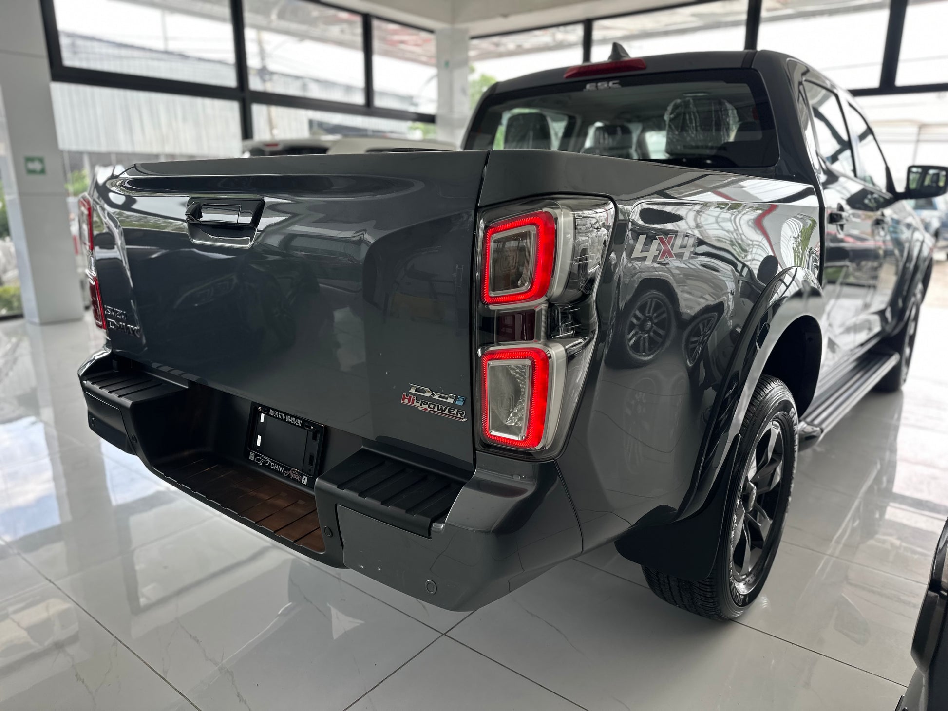 ISUZU DMAX V-CROSS 2025