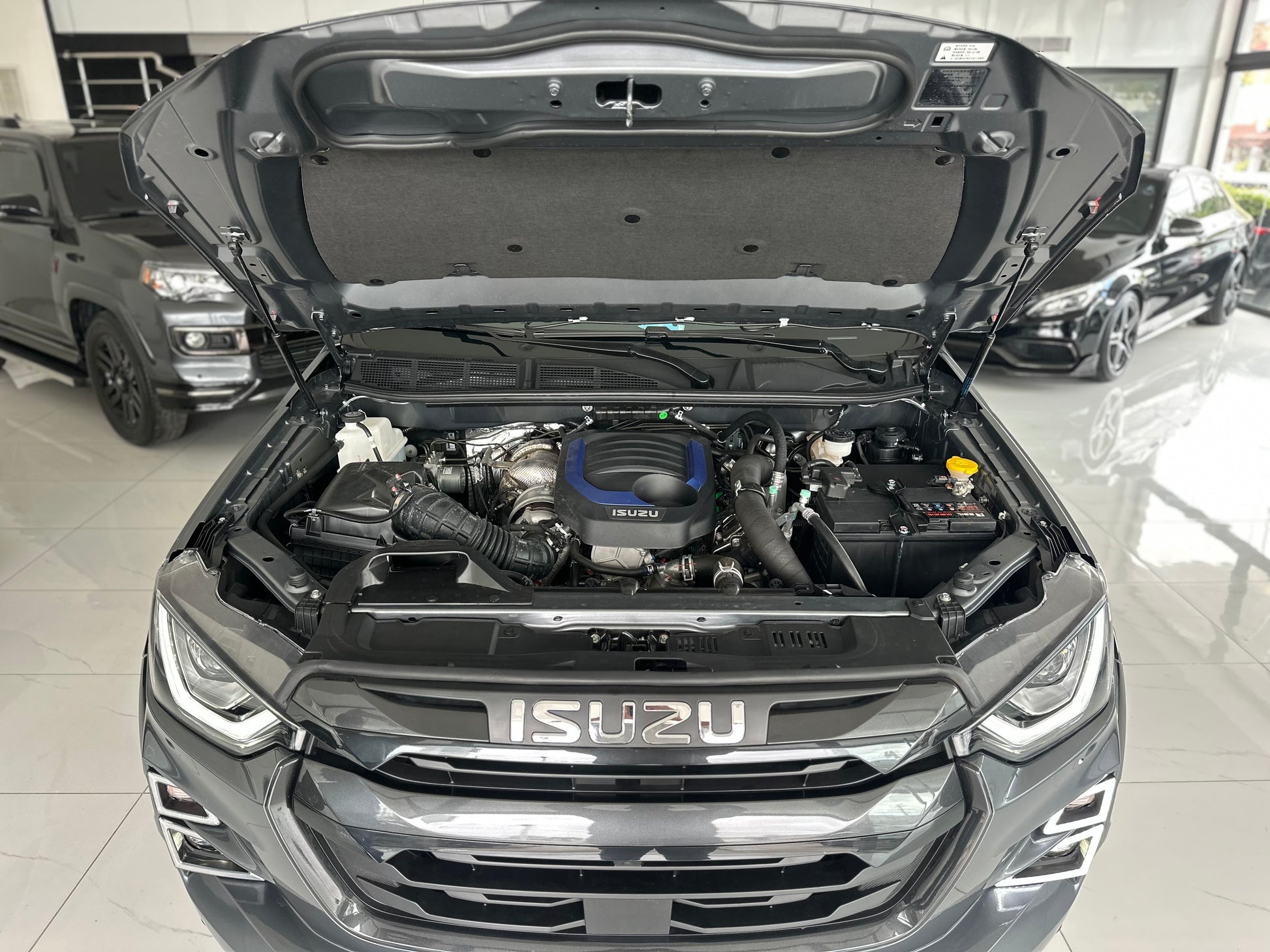 ISUZU DMAX V-CROSS 2025